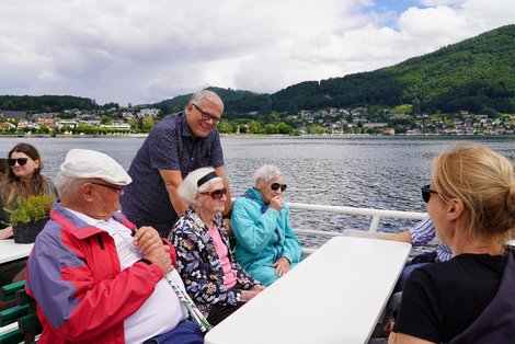 Senioren auf Traunseeschiff